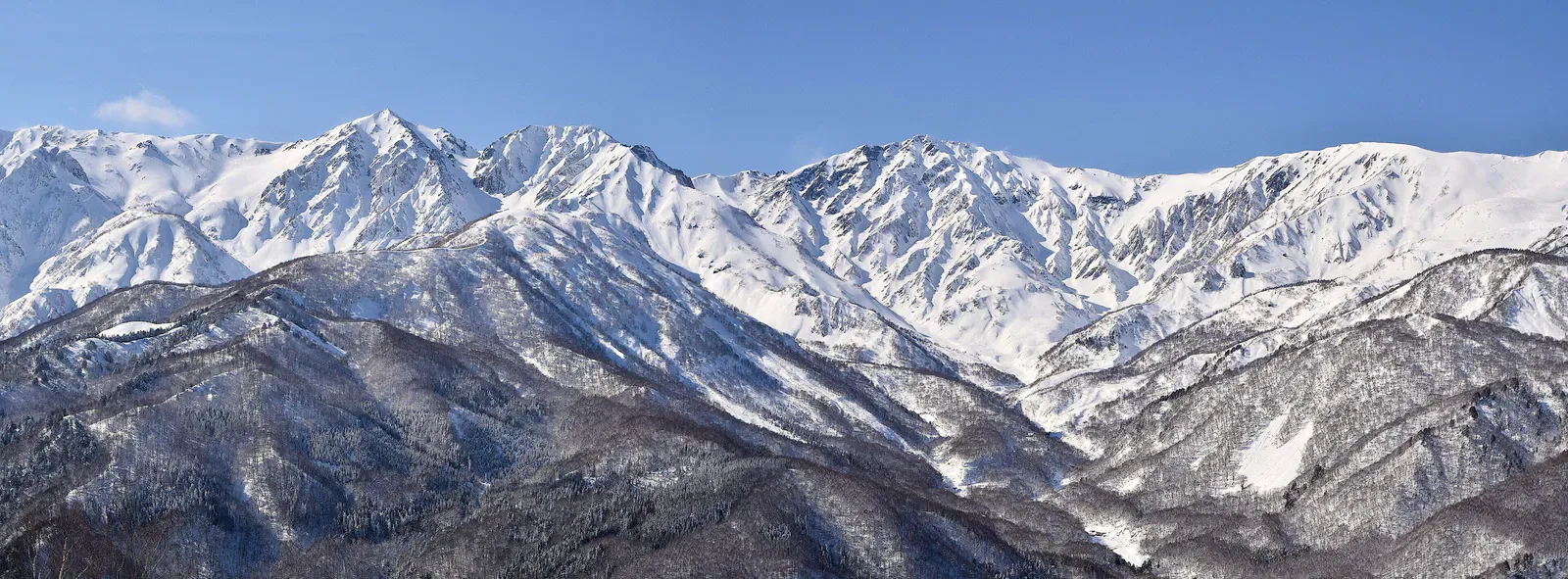Snowy Hakuba peaks in the Northern Alps